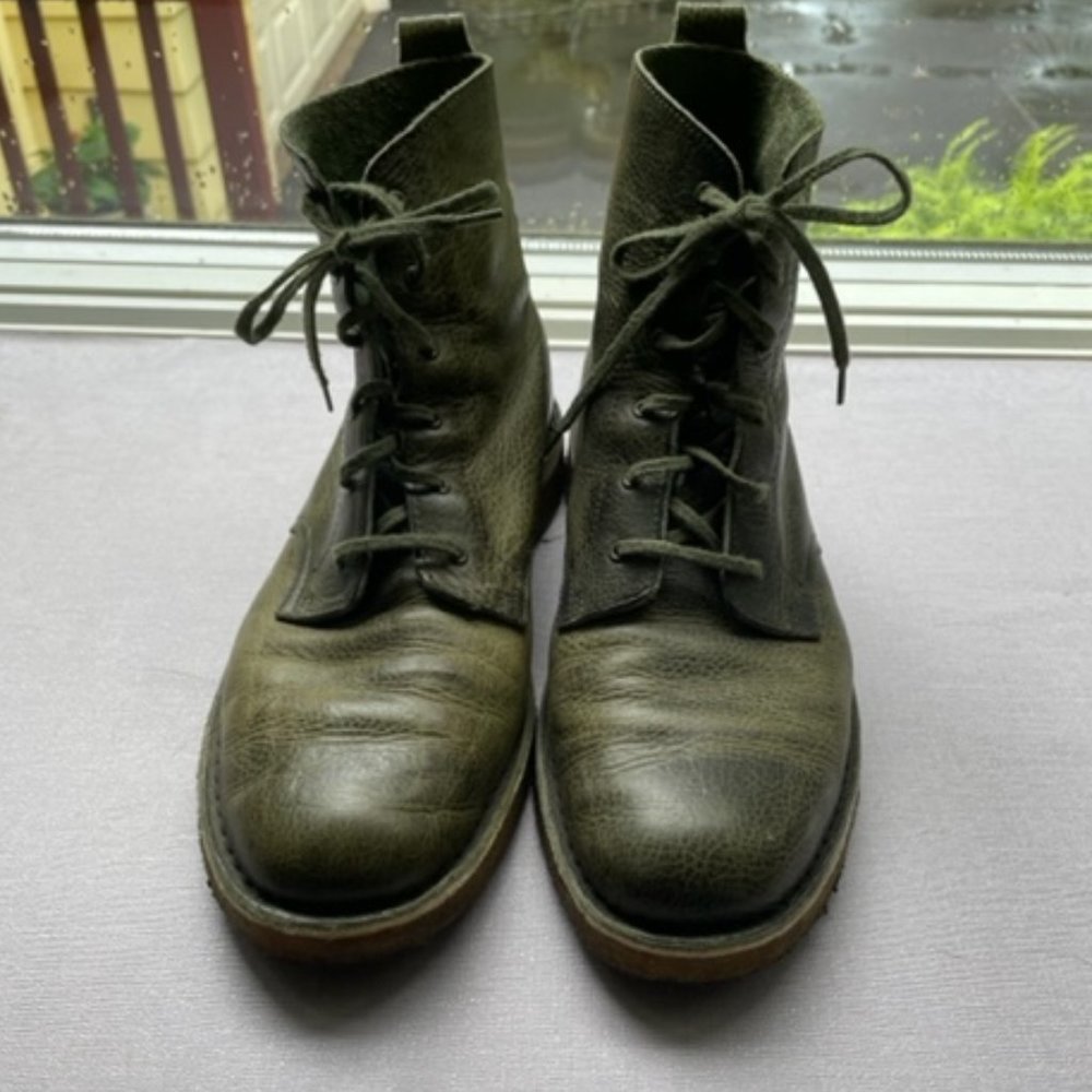 Clarks Original Green Distressed boots Men's size 10